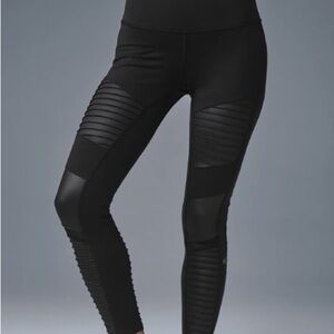 ALO Yoga Black Textured Leggings
